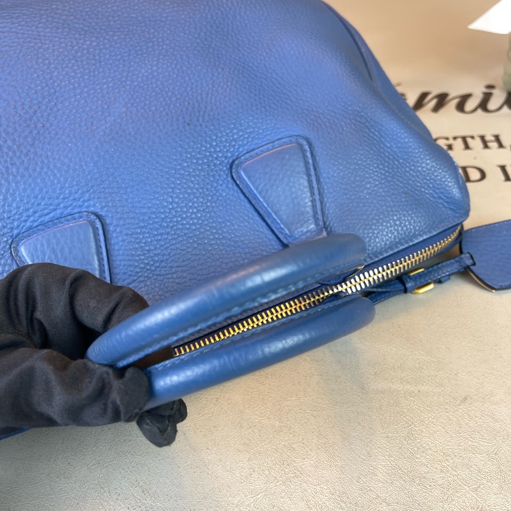 Prada blue leather Saffiano Lux Satchel Handbag - Picture 13 of 16